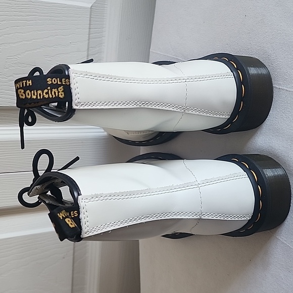 Dr. Martens Women's White Boots Size 7 - Picture 3 of 16